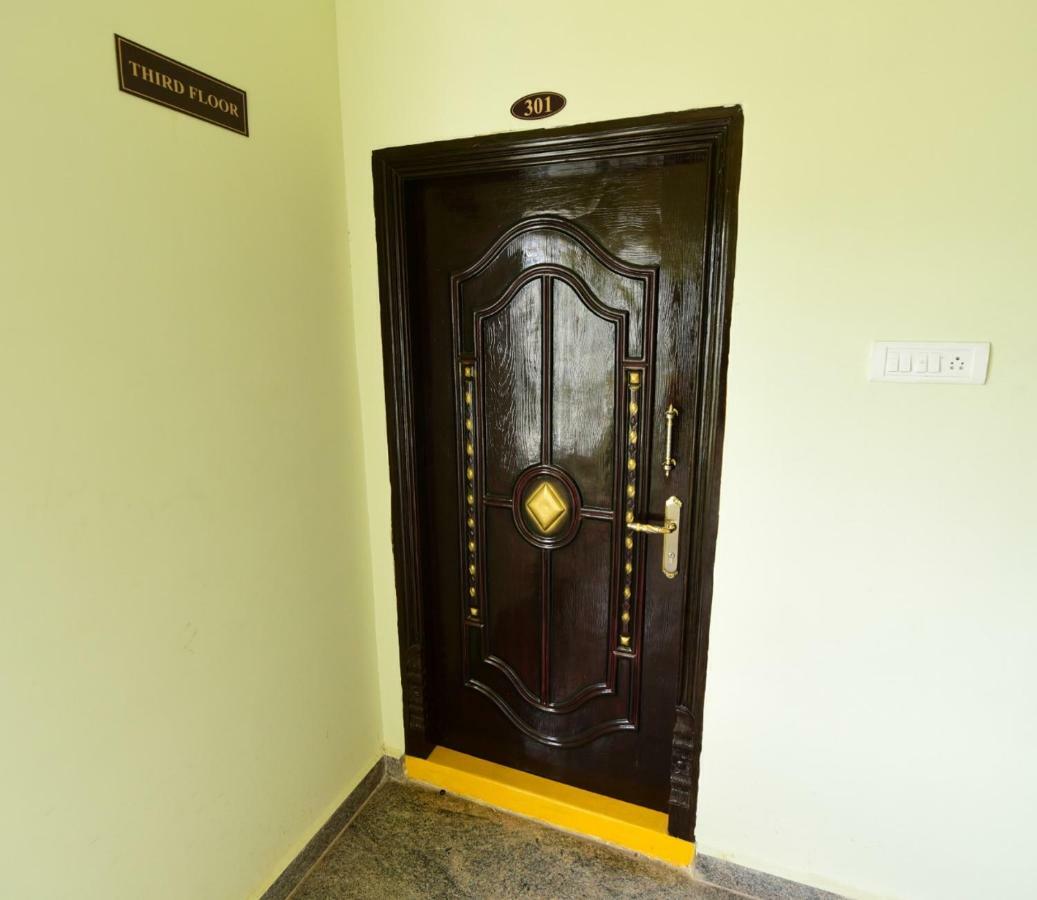 Sree Service Apartments Tirupati Bagian luar foto